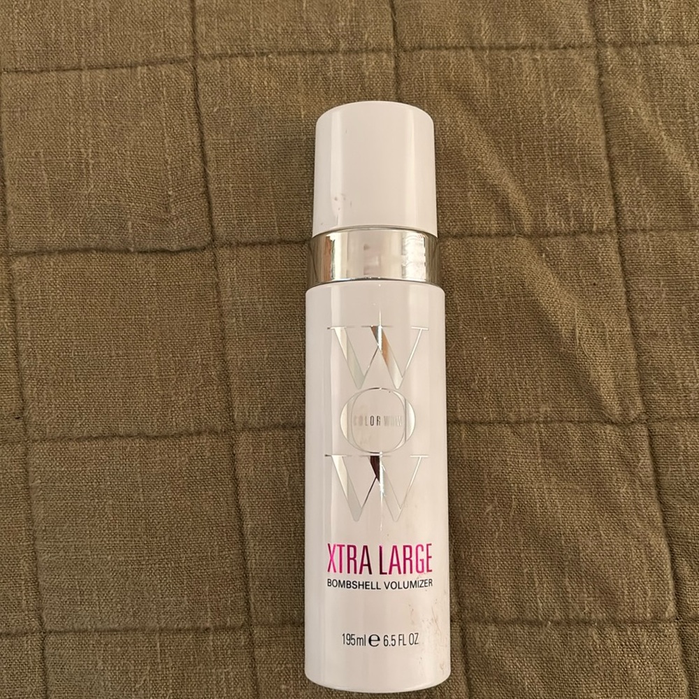 Colorwow created large bombshell volumizer
